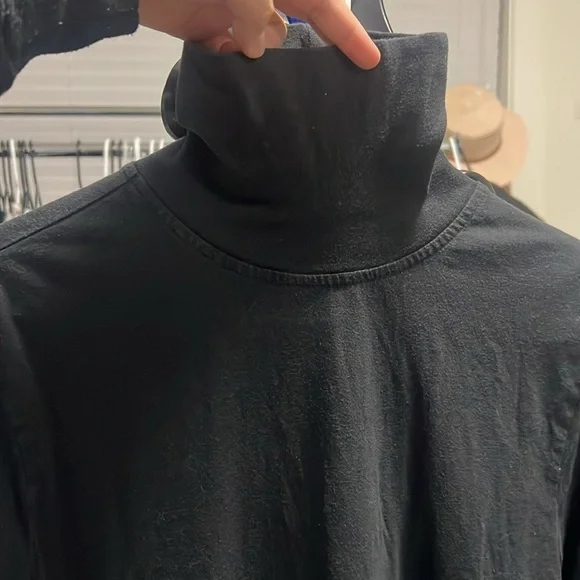 URBAN OUTFITTERS Black Turtleneck Sweater Cotton Soft Pullover size Small - Picture 3 of 7